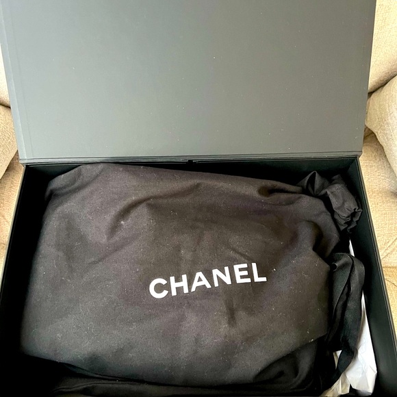 A Classic Caviar Chanel Boy Bag - Picture 9 of 12